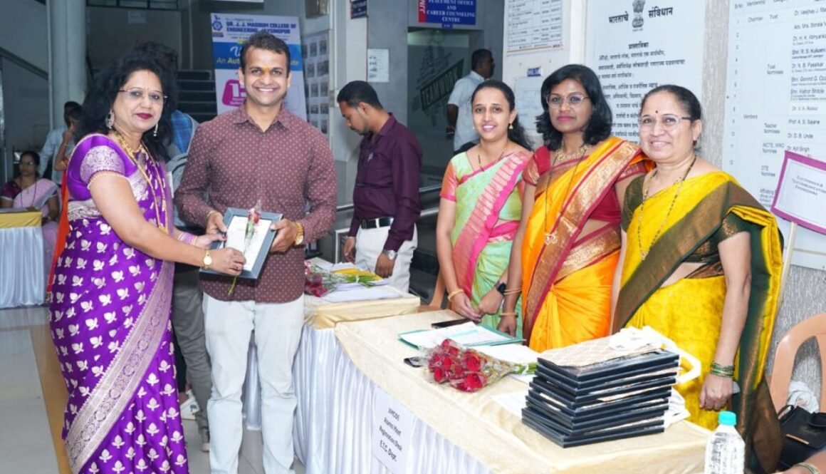 Alumni Meet (आपल्या महाविद्यालयातील इलेक्ट्रॉनिक्स डिपार्टमेंटचा विद्यार्थी श्री विनायक सुतार ‘ वहिवाट ‘ या मराठी चित्रपटाचे आर्ट डायरेक्टर आहेत आवर्जून पहावे.) Alumni Meet (आपल्या महाविद्यालयातील इलेक्ट्रॉनिक्स डिपार्टमेंटचा विद्यार्थी श्री विनायक सुतार ‘ वहिवाट ‘ या मराठी चित्रपटाचे आर्ट डायरेक्टर आहेत आवर्जून पहावे.)